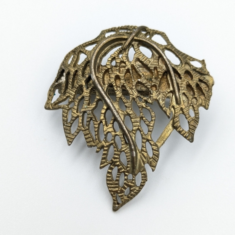 Vintage open metalwork leaf brooch pin - Picture 5 of 5